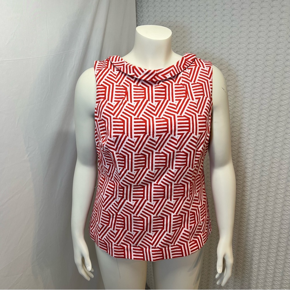 Chic Red and White Geometric Sleeveless Top